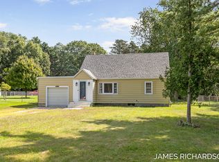 3524 S Sheridan Dr, Muskegon, MI 49444