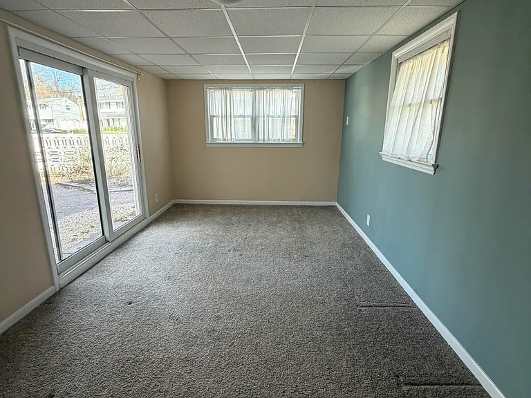 6 Barbara Ln — Photo 7