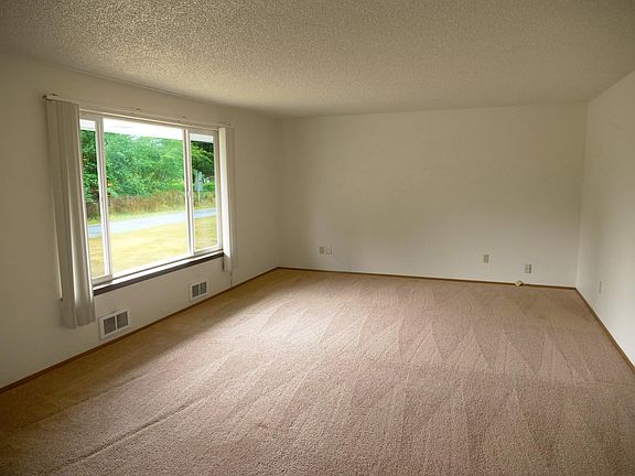 4th image of 9904 46th Ave E