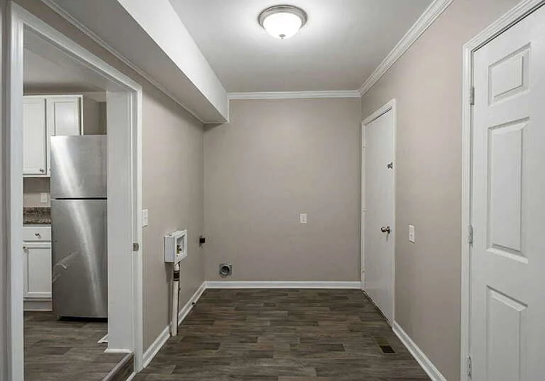218 Irving Ave — Photo 3