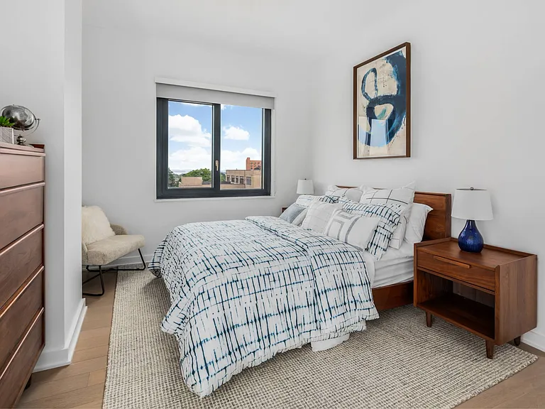360 Huguenot — Photo 14