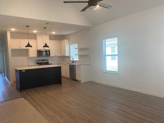 Building Photo - 836 Gibbard Ave