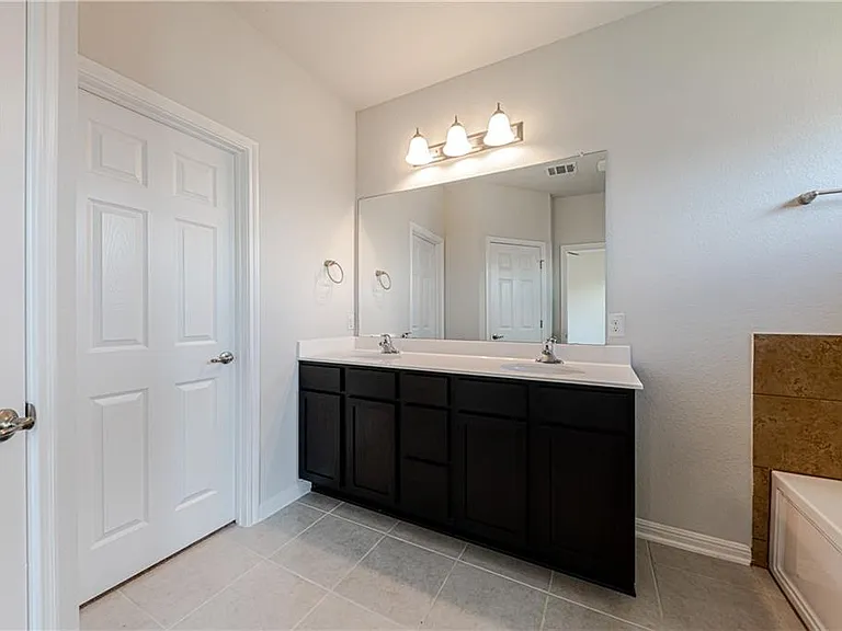 705 Durness Dr — Photo 5