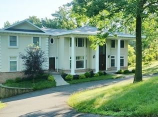 169 E Springbrook Dr, Gillette, NJ 07933