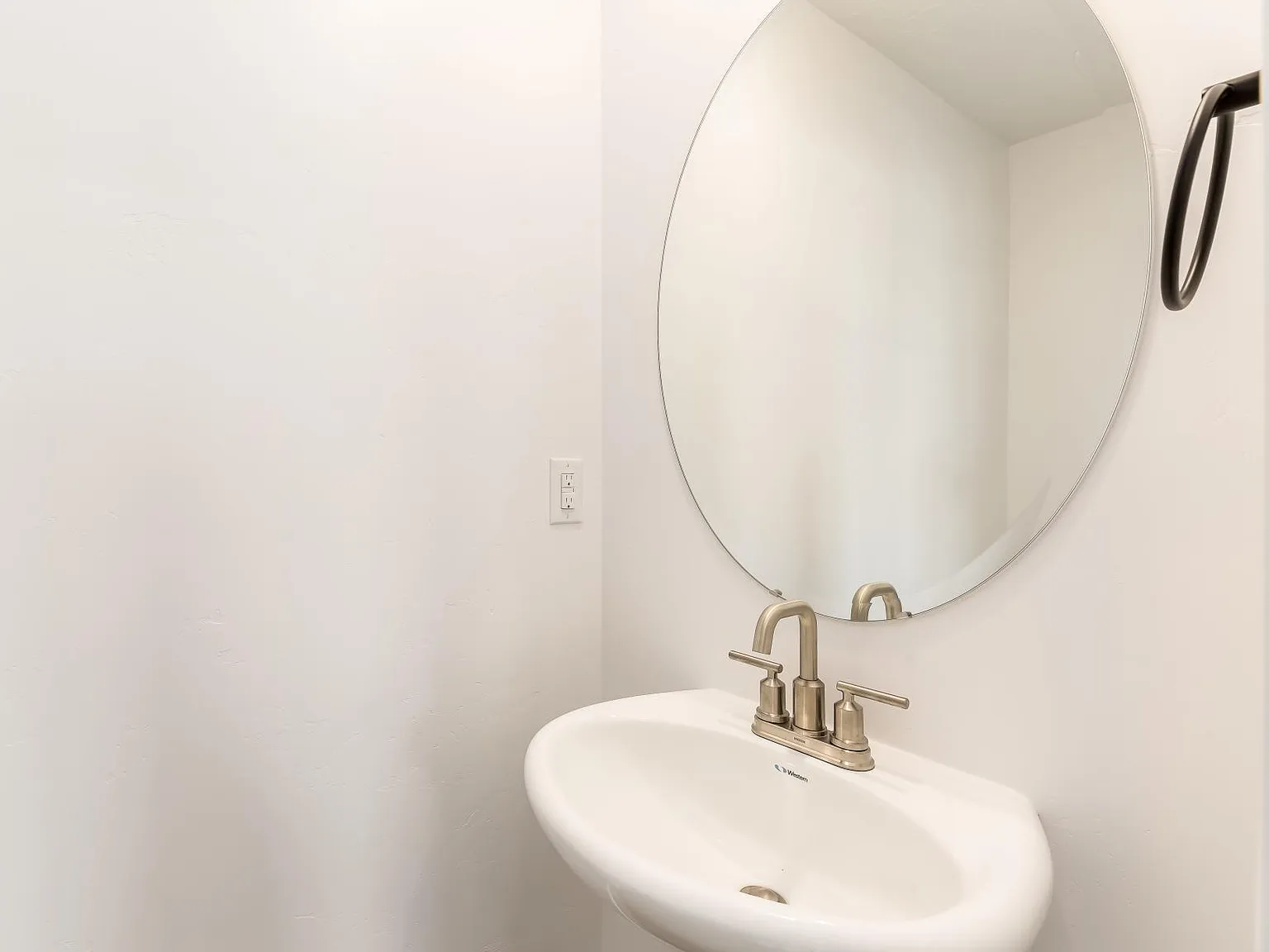 3 bed, 2.5 bath, 1501 sqft, $2,350 — Photo 3