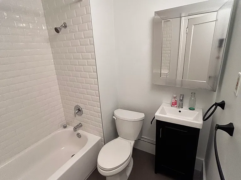 1536 W 14th Ave #5 — Photo 5