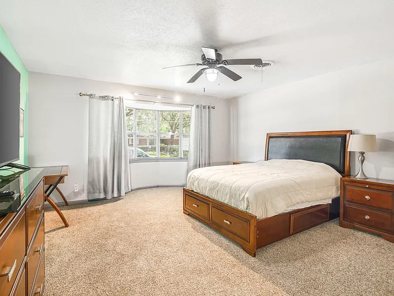 2202 Eaves Dr — Photo 24
