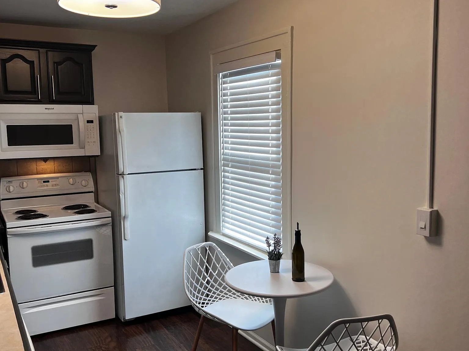 432 Parkdale Ave — Photo 3