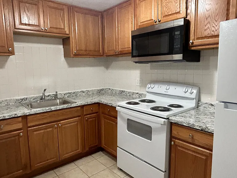 311A Washington Ave — Photo 2