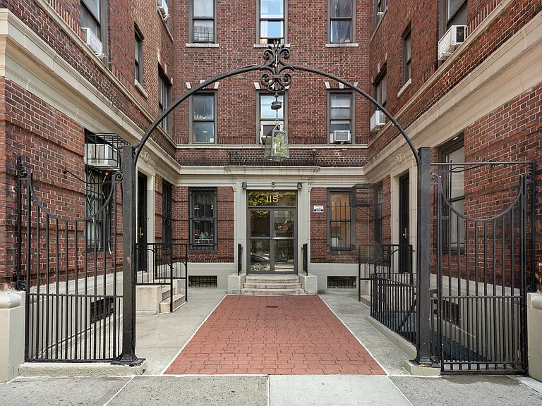115 W 16th St #228 — Photo 9