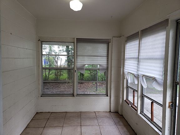 3rd image of 534 Francis Blvd