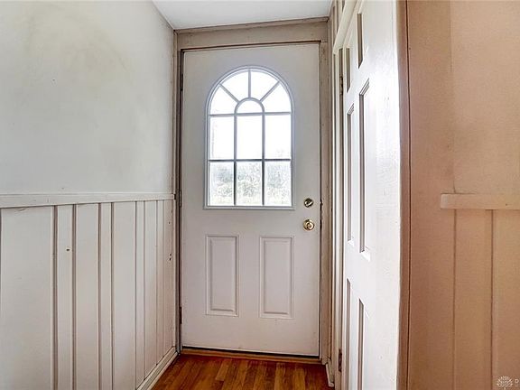 3rd image of 2571 Ramona Ln