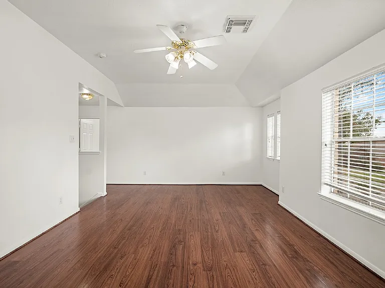 2208 Day Dr — Photo 10