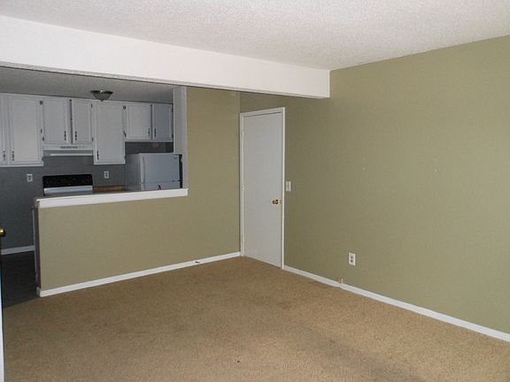 3rd image of 10 Cougar Dr