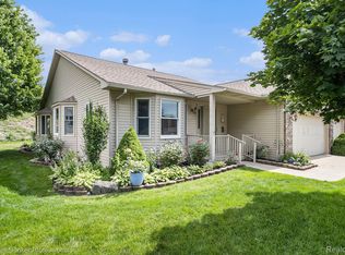 7350 Cross Creek Dr, Swartz Creek, MI 48473