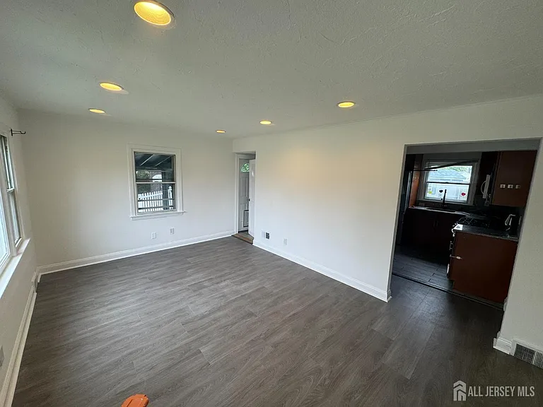 51 Kenwood Ter — Photo 2