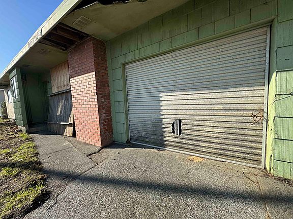 3rd image of 179 W Essex St