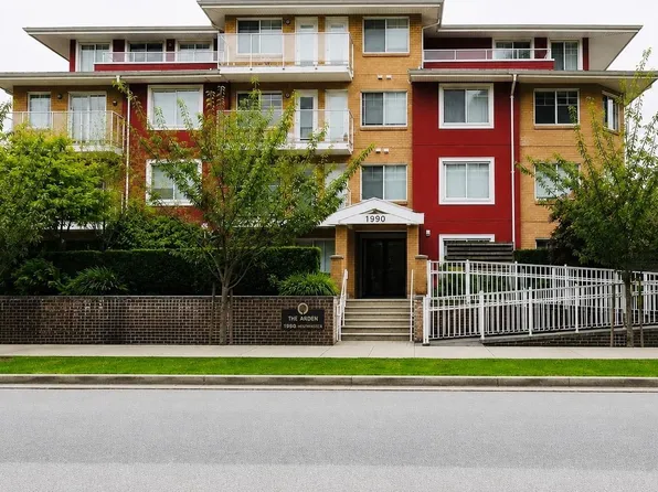 1990 Westminster Ave #402, Pt Coquitlam, BC V3B 1E8