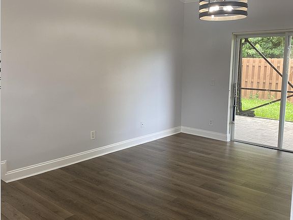 4th image of 6433 Country Fair Cir