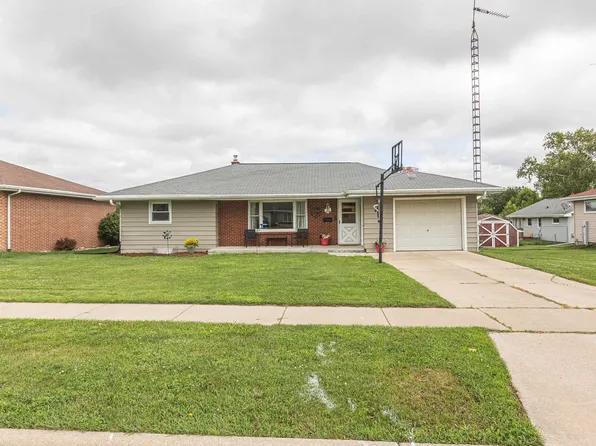 415 E Clay St, Cuba City, WI 53807