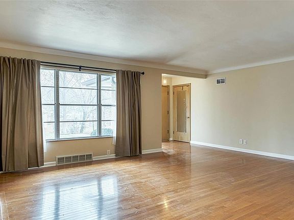 5th image of 17 Heather Dr