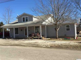 400 N Capitol Ave, Mount Sterling, IL 62353