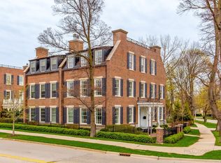 833 N McKinley Rd, Lake Forest, IL 60045