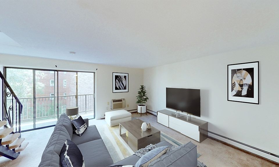 1st image of 21 Highland Ave #5