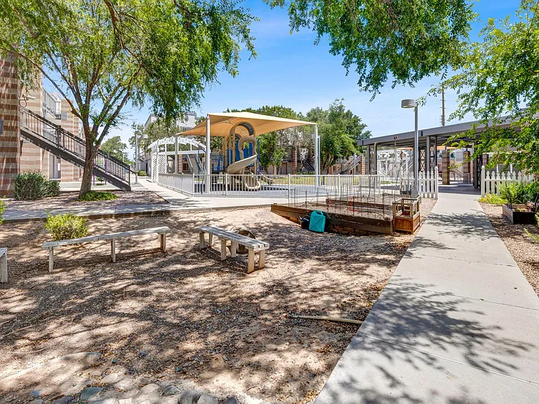2302 W Colter St — Photo 30
