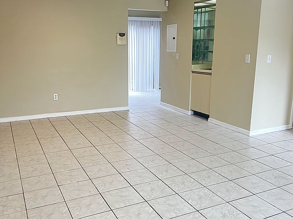 5th image of 3225 Oak Lawn Pl #1