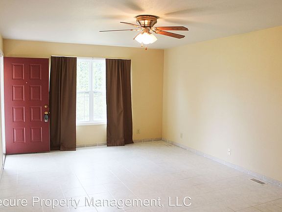 3rd image of 827 Princeton Cir