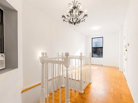 3rd image of 336 W 49th St APT 1FW