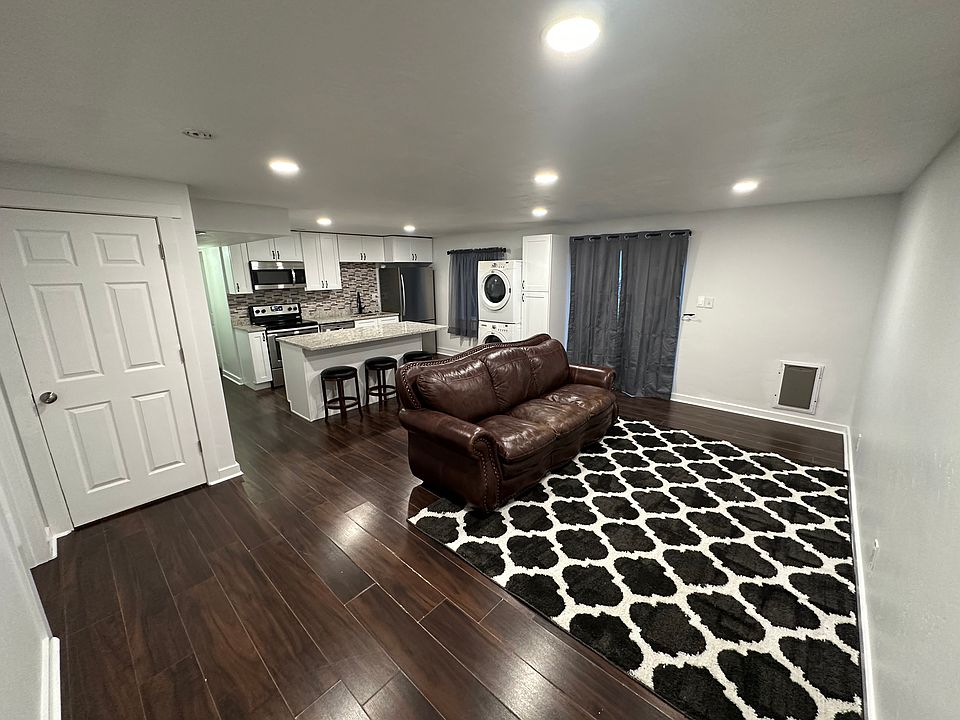 1st image of 7898 N Oakwood Dr #1