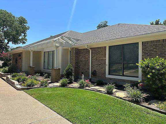 2nd image of 902 Woodland West Dr