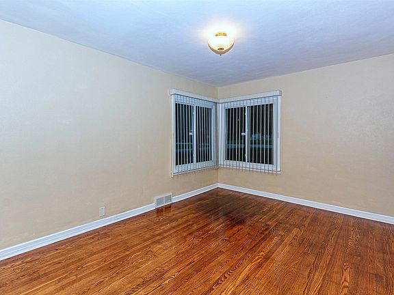 4th image of 3923 Pioneer Dr