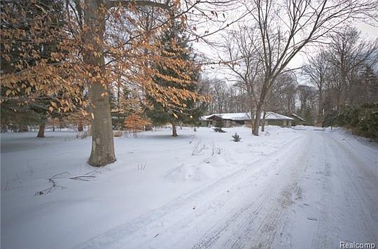 3rd image of 1039 Forest Ln