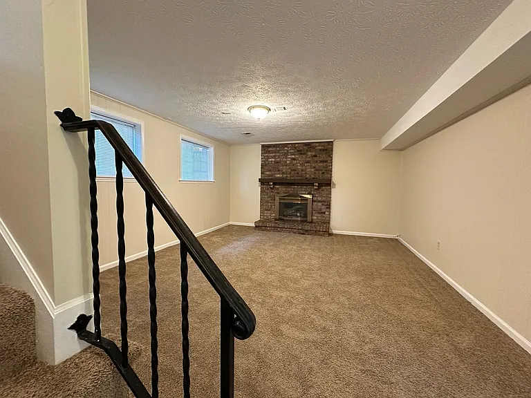 3486 Ormond Cir — Photo 32