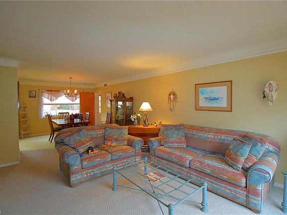 3rd image of 560 Walnut Dr