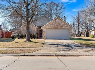3225 Grand Lake Dr, Bossier City, LA 71111