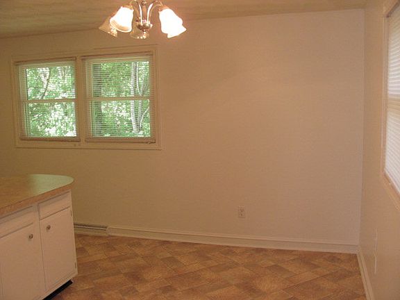 4th image of 804 Augusta St