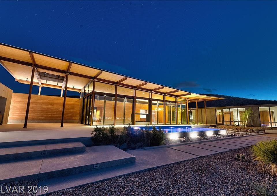 1st image of 8 Vista Crescent Ct