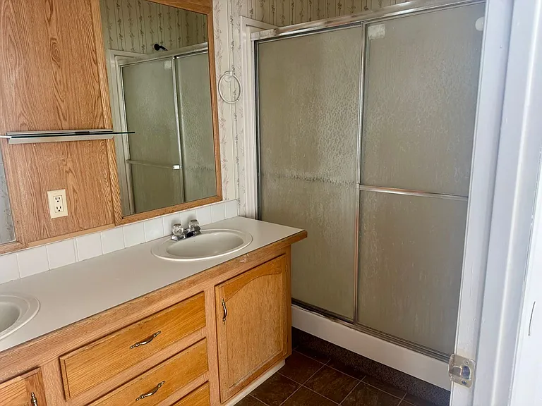 1724 Stoneridge Dr — Photo 7