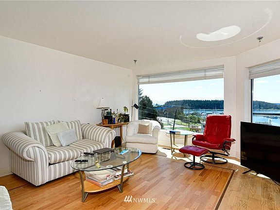 5th image of 861 SE Regatta Dr APT 203