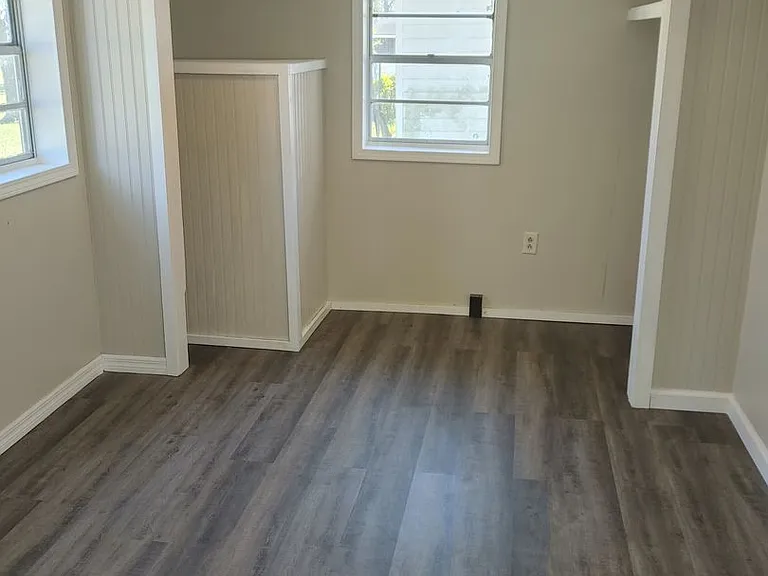 56 NW Railroad St — Photo 17