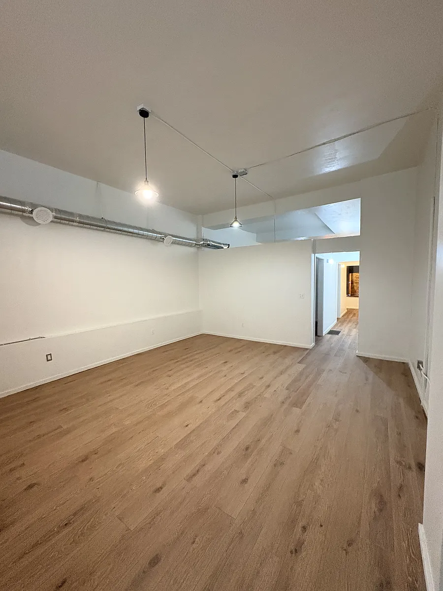 Building Photo - 13000 Buckeye Rd #R12