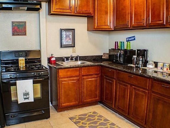 3rd image of 1403 Port St #1403