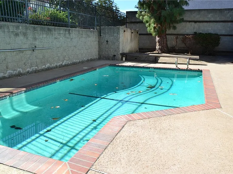 5841 Etiwanda Ave — Photo 23