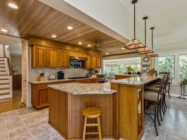 24 N Harbor Dr — Photo 5