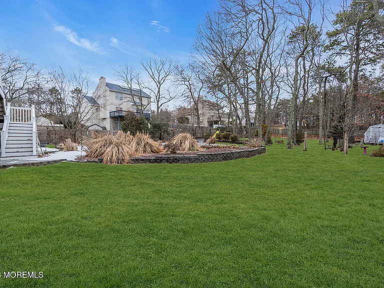 107 Shenandoah Blvd — Photo 53