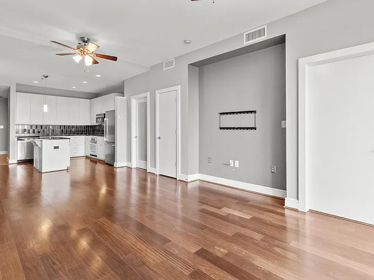 333 W Trade St #1401 — Photo 8